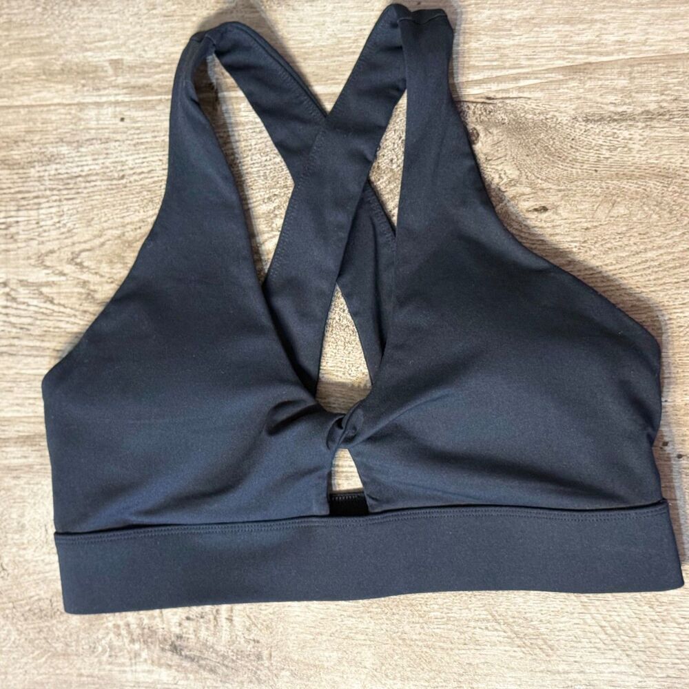 Fabletics Women's Oasis Twist Sports Bra, Black Workout, Yoga, Athletic, Fit M